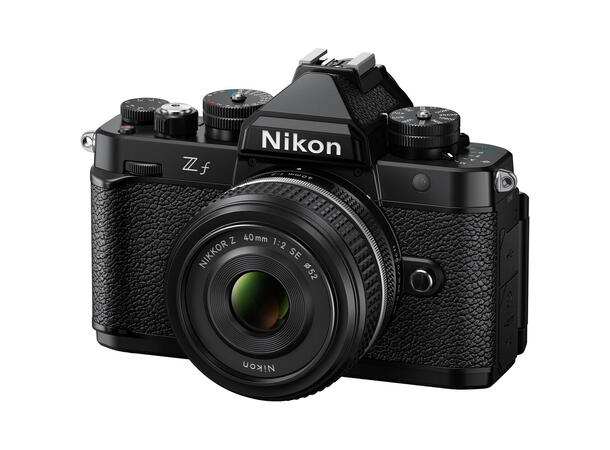 Nikon Z f Kit med 40mm f2 SE Nydelig retrokamera