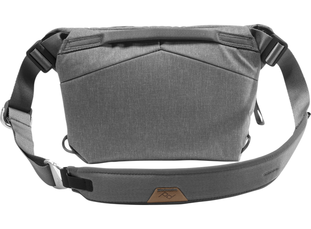 Peak Design Everyday Sling 3L V2 Ash. Liten slingbag m/ smarte løsninger