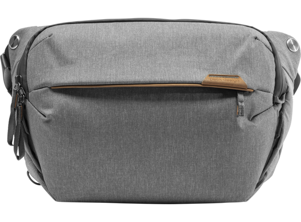 Peak Design Everyday Sling 10L V2 Ash. Liten og smart slingbag