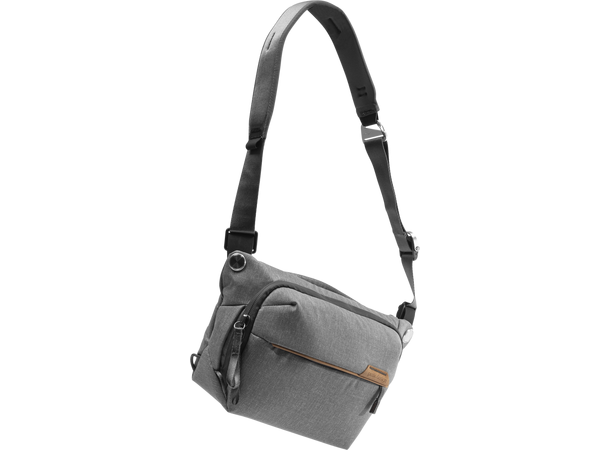 Peak Design Everyday Sling 6L V2 Ash. Liten og smart slingbag