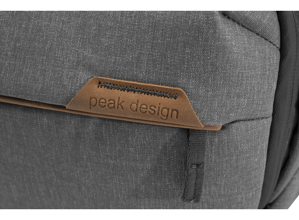Peak Design Everyday Sling 6L V2 Ash. Liten og smart slingbag